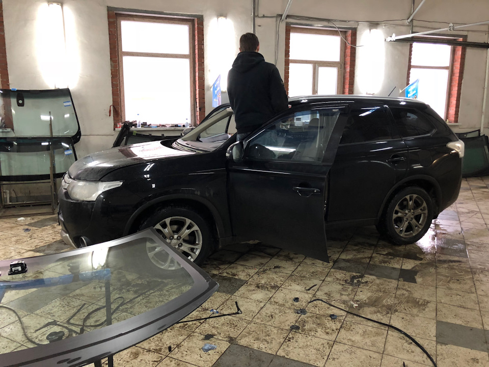 Замена лобового стекла на Mitsubishi Outlander 3 — DRIVE2