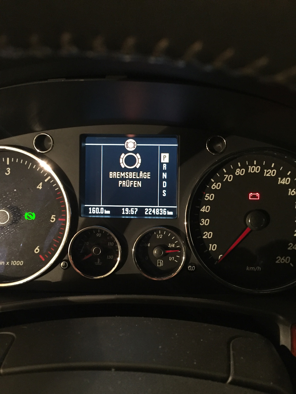 Приборы volkswagen touareg 2004. Автоматический дальний на туареге. Туарег 1 air conditioning. Контрольные лампы фольксваген туарег. Ошибки фольксваген туарег.