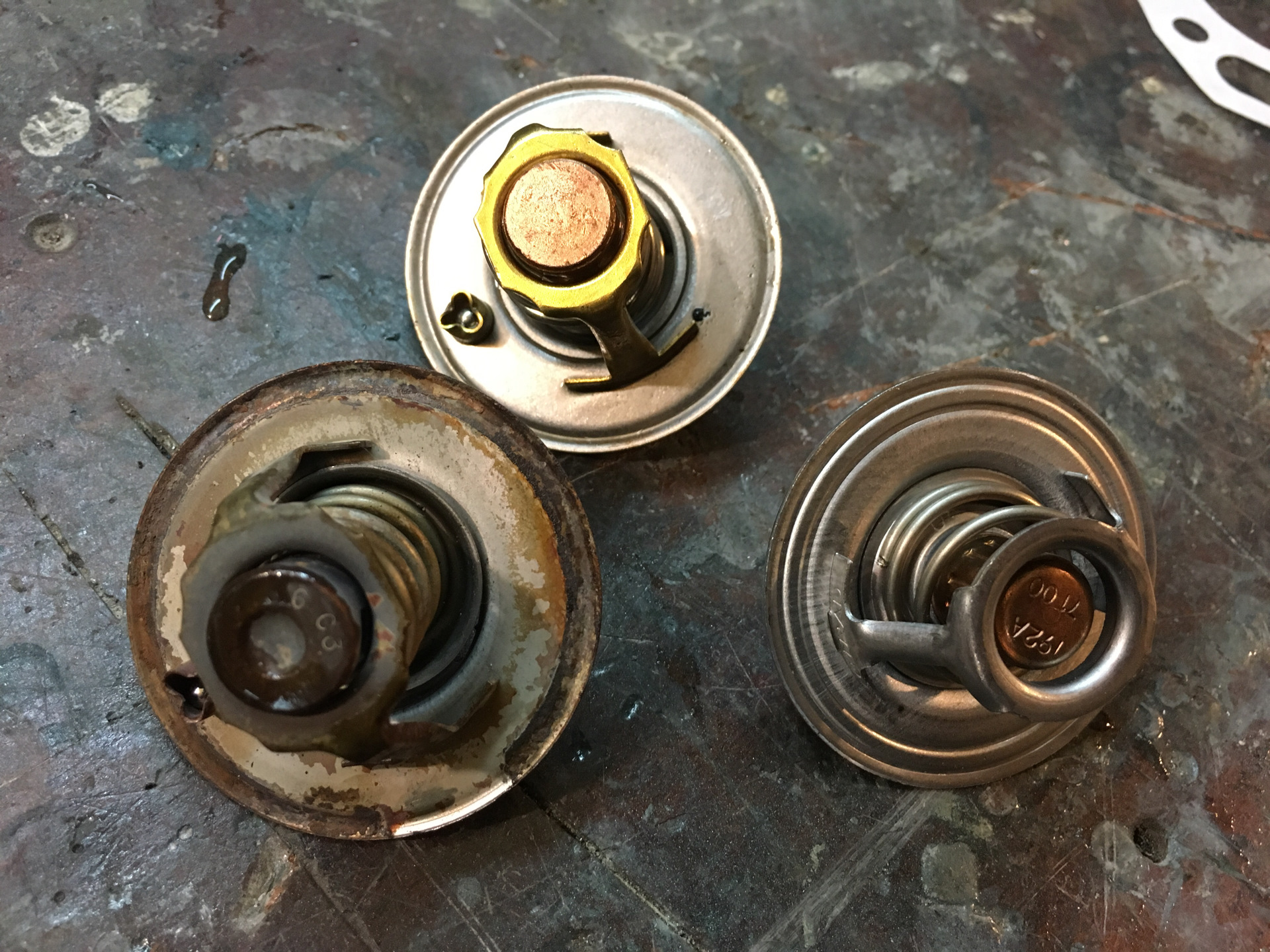 Станок для развальцовки шаровых опор. Термостат бмв е39 м52. 8831 термостат. Вентиль термостата бмв е39. Принцип работы термостата.