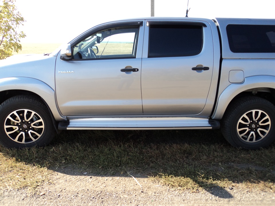 тапочки R17 — Toyota Hilux (7G), 2,5 л, 2014 года | аксессуары | DRIVE2