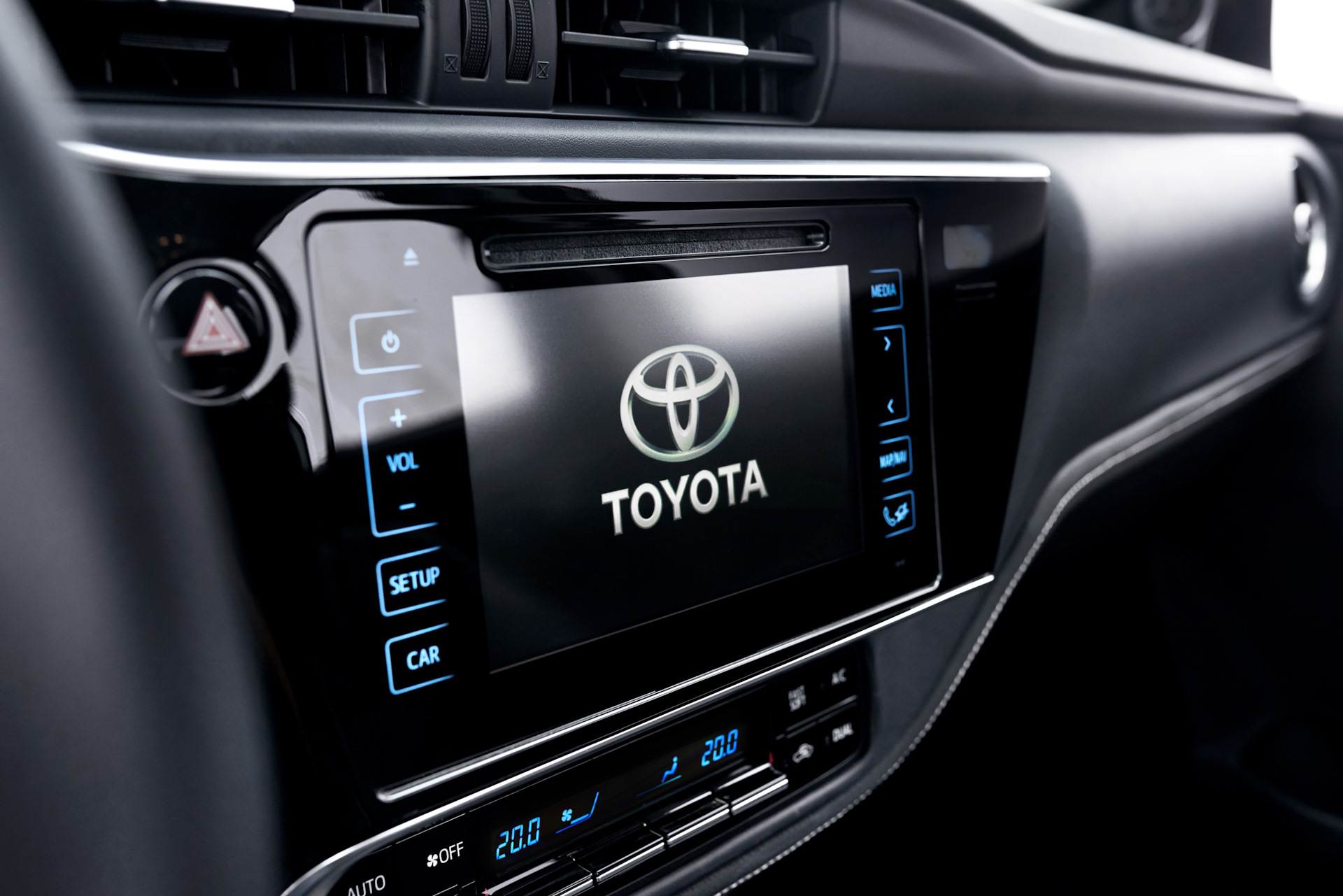 Монитор 2016 год. Toyota Corolla 2017 панель мультимедиа Teyes. Toyota Corolla 2017 мультимедиа. Мультимедиа Тойота Королла 2016. Мультимедиа Тойота Королла 2014.