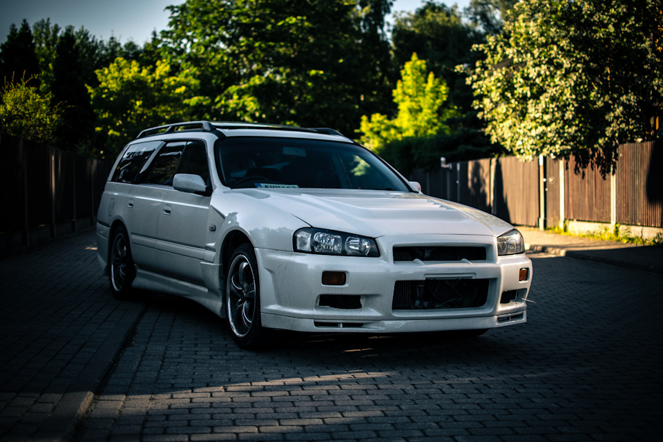 Ниссан стейджа. Nissan Stagea 2001-2007 r34. Stagea с кристальными фарами. Стейджа с мордой от р34. Ниссан Стагеа тюнинг