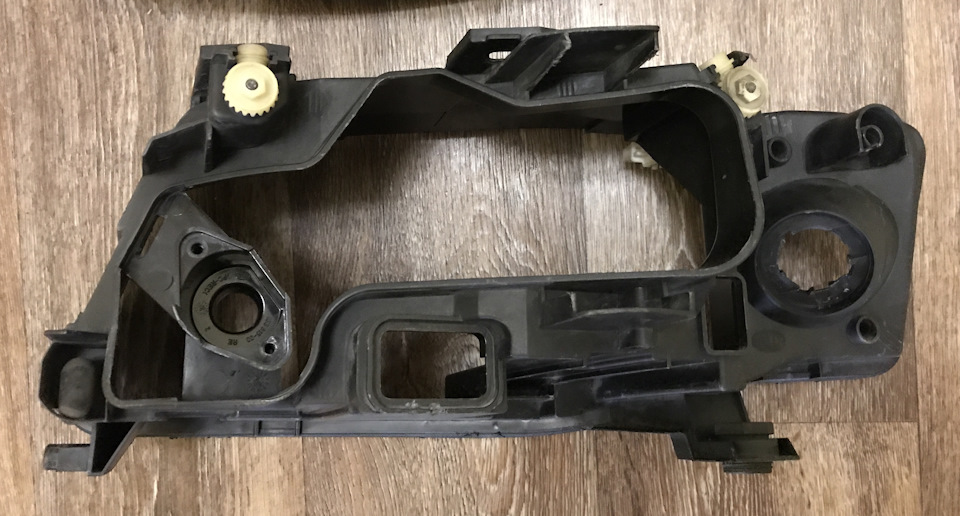 Нужный корпус очищен от лишнего (маленькое прямоугольное отверстие — отсутствует на моем неправильном корпусе😂) — Audi Allroad (C5)