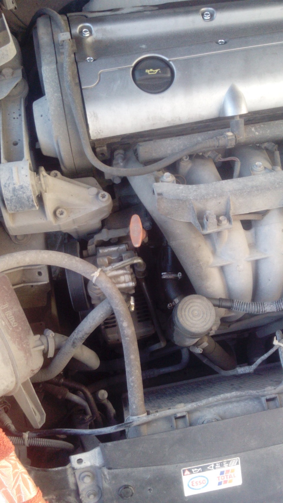 Насос FI009 — Peugeot 607. Запчасти на фото: FI009