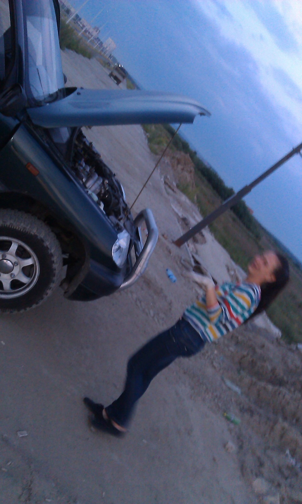 как нужно наливать масло или как открывается капот))) — Chevrolet Niva ...