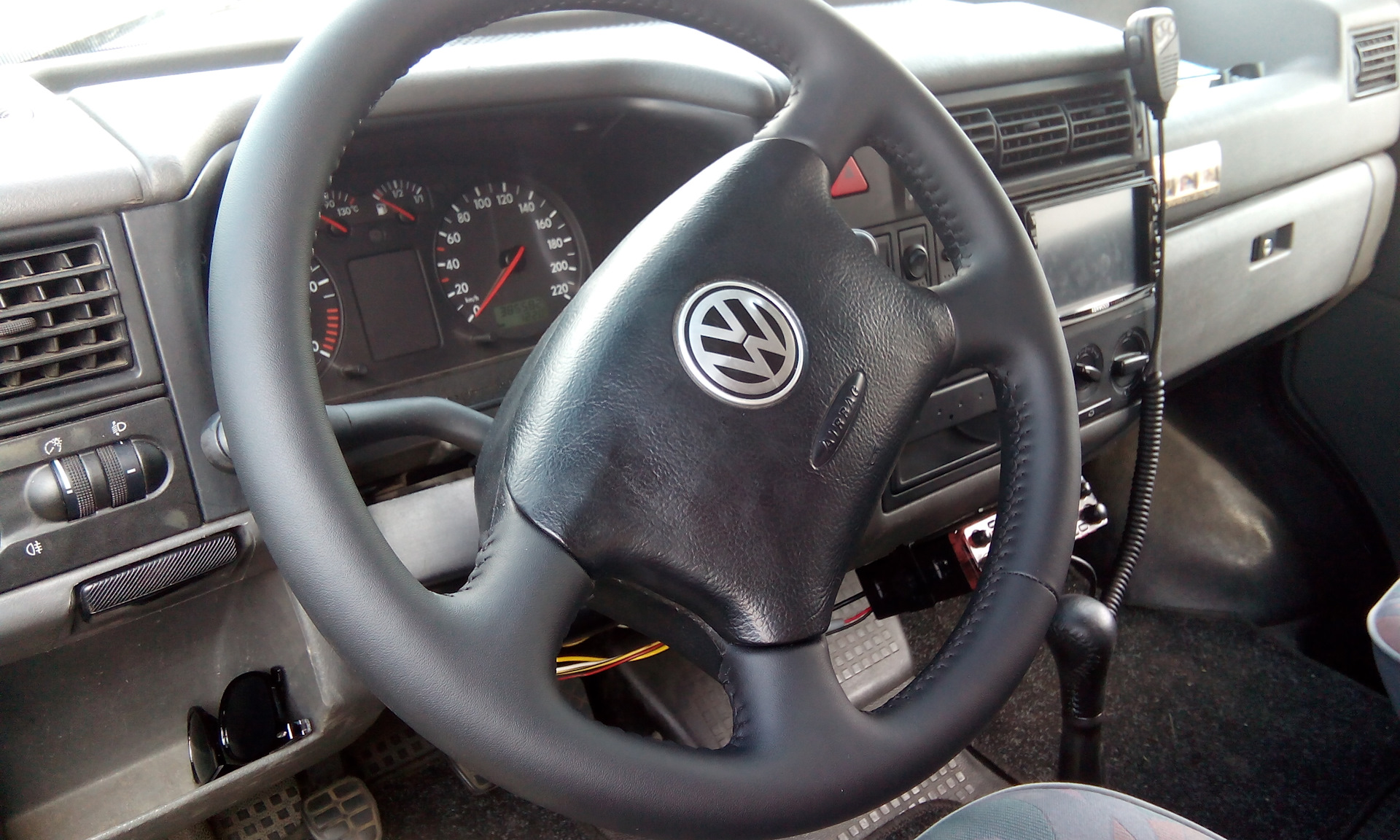 Руль фольксваген т4. Руль Транспортер т4. Руль Фольксваген Транспортер т4. Руль VW Transporter t4 1991-1996 руль.