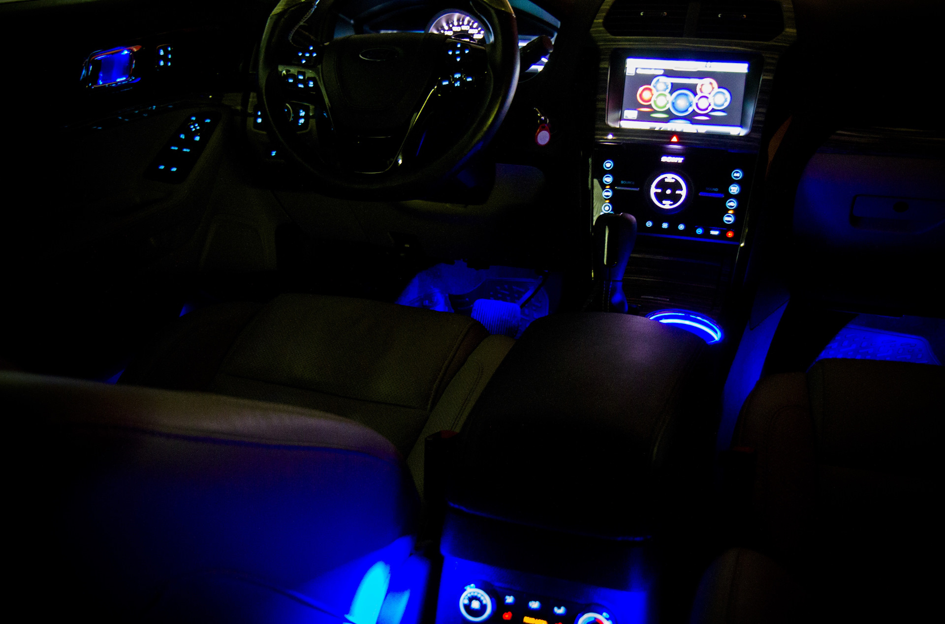 Ps5 подсветка. Ford Explorer 5 подсветка салона. Подсветка салона Форд Мондео 5. Подсветка салона Форд эксплорер 5. Ford Explorer 5 Limited Plus подсветка.