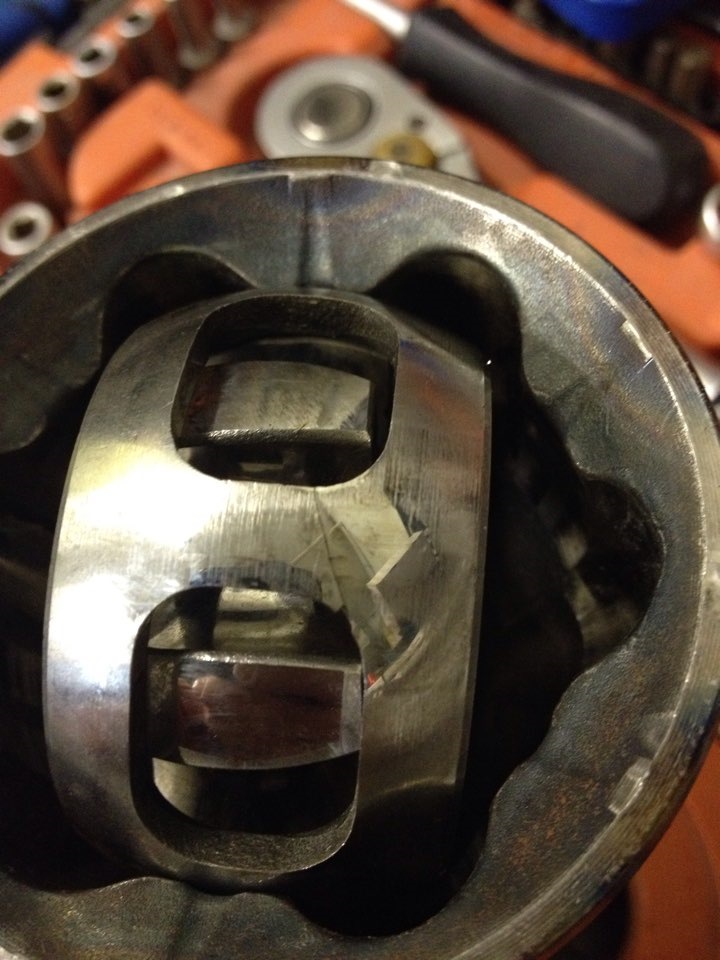 Шрус внутренний 2110 трипоидный. Неисправный трипоид. Трипоид внутреннего шруса рено сценик 2. 6 мкпп сальник трипоида. Выработка на шрусе.