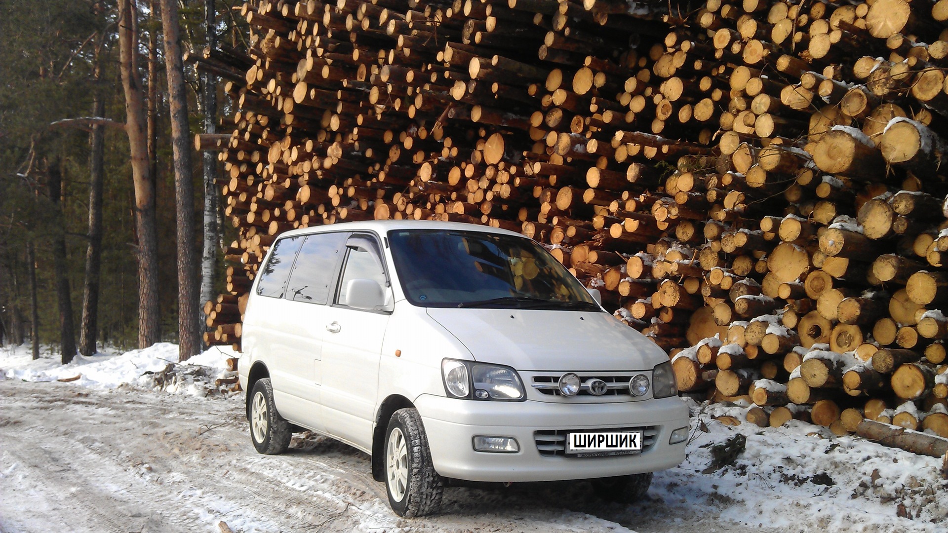 Toyota Town Ace Noah 1998 салон. Фаркоп Town Ace Noah. Тойота Таун айс Ноах с прицепом.