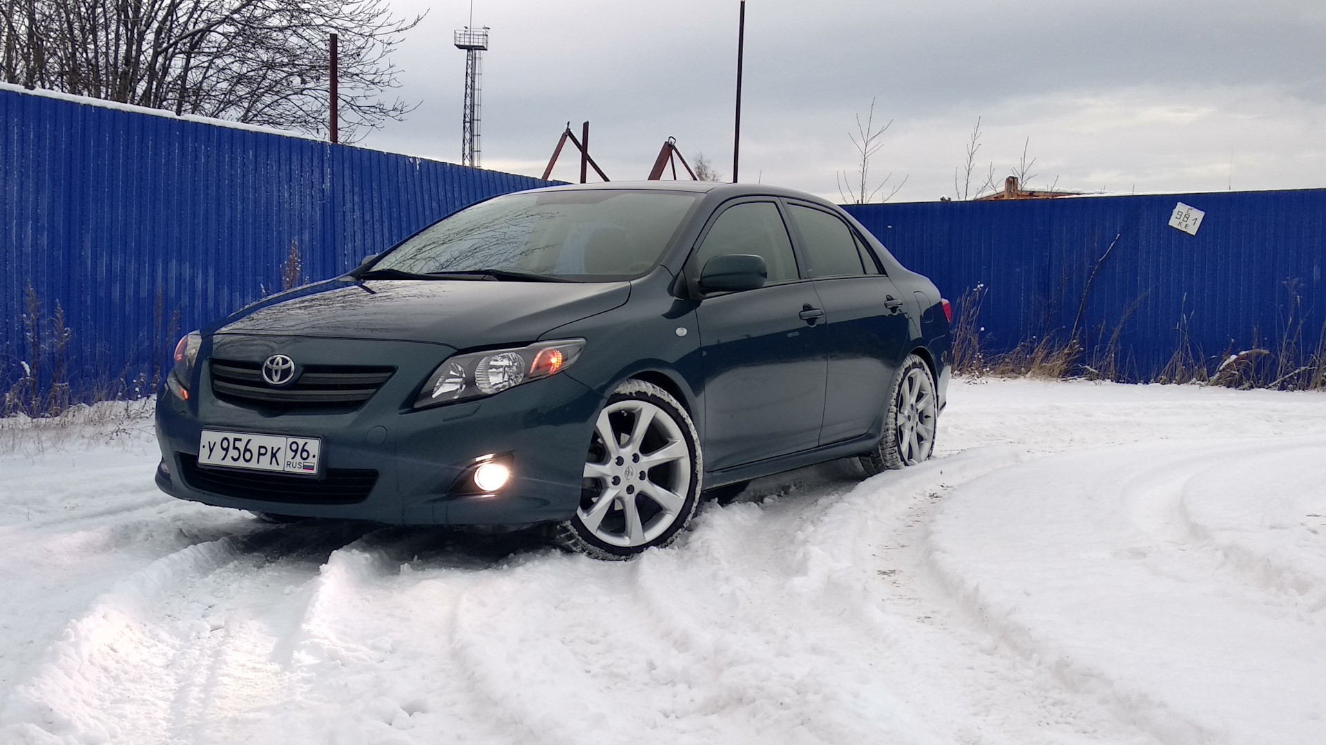 Toyota Corolla 2013 синий