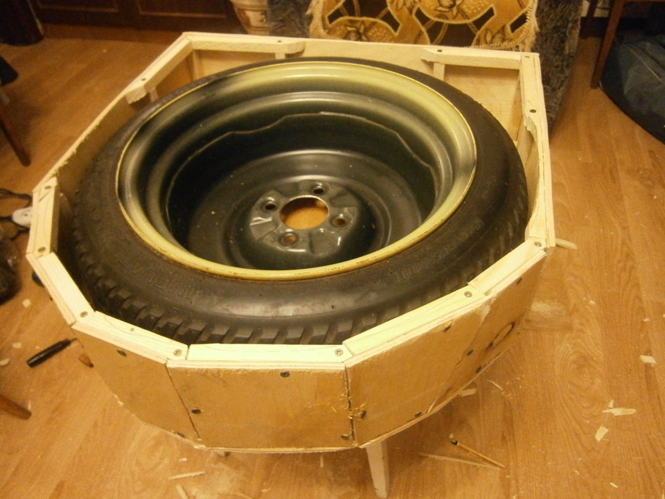 Запаска в багажнике — Renault Sandero 1G, 1,4 л, 2011 года | шины | DRIVE2