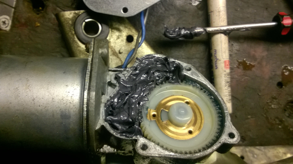 Смазка моторчика дворников CATовской смазкой — Lada Приора хэтчбек, 1,6 ...