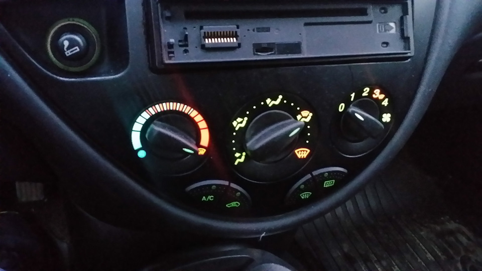 НЕ ГОРИТ ПРИБОРКА! — Ford Focus I Hatchback, 2 л, 2003 года | поломка ...