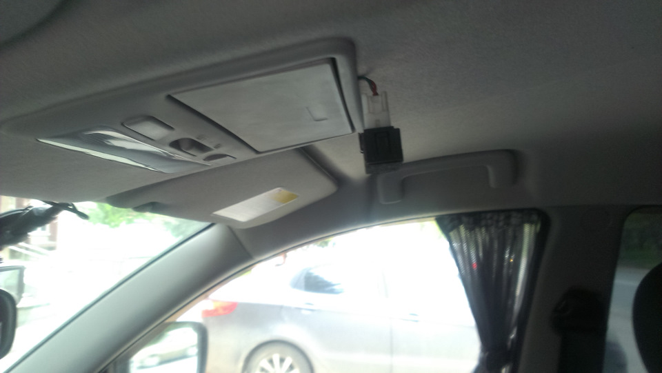 Вот так висит микрофон — Mitsubishi Pajero Sport (2G)