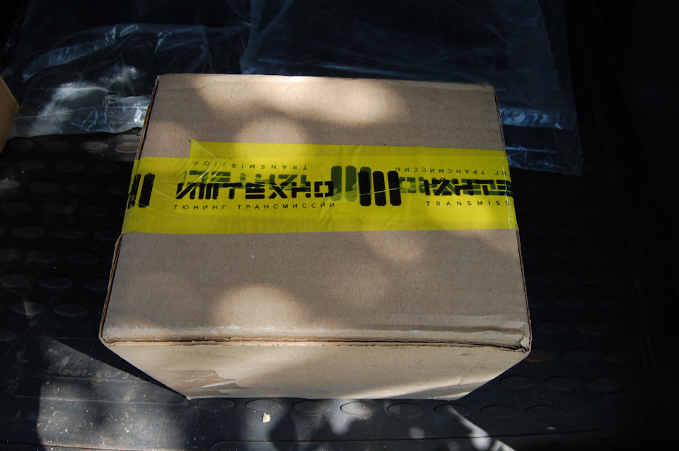 2. Коробка доставленная транспортной компанией была совсем маленькой, заявленный вес всего 1 кг. Почему то ждал посылку в несколько килограммов и большим объёмом. ))) — Renault Duster (1G)