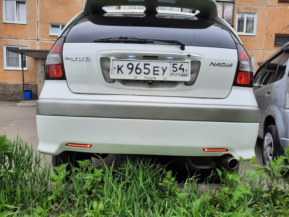 Светодиодные отражалити в задний бампер. — Toyota Nadia, 2 л, 2000 года ...
