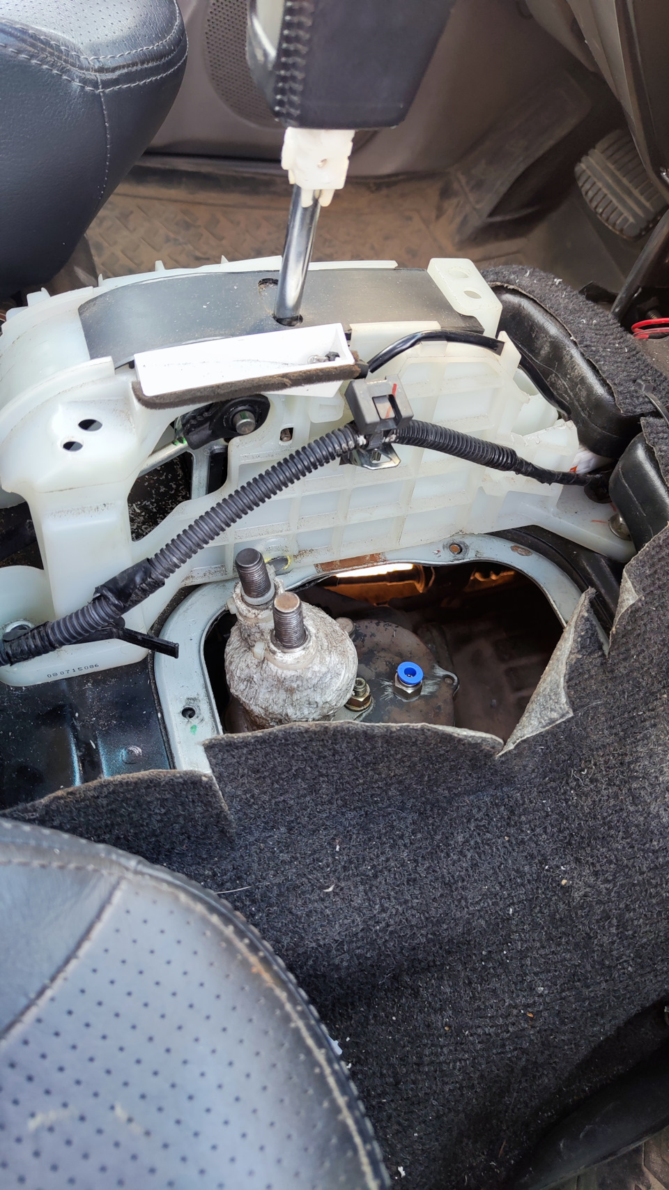 вид из салона — Mitsubishi Pajero Sport (2G)