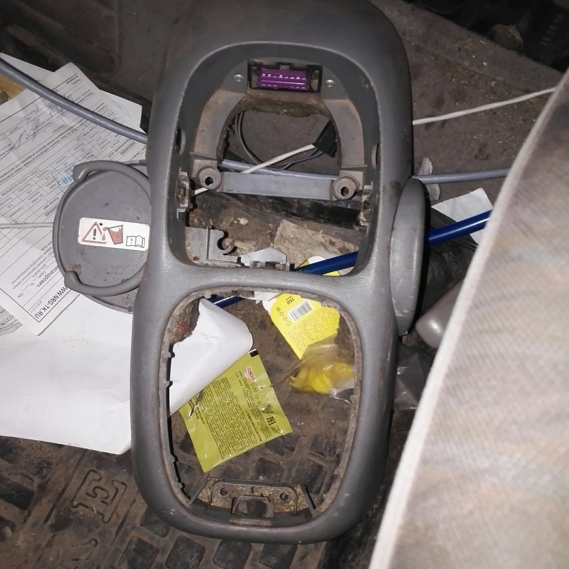 Снятие тросиков кулисы мкпп - Ford Galaxy (Mk I), 1,9 л, 1998 года своими руками