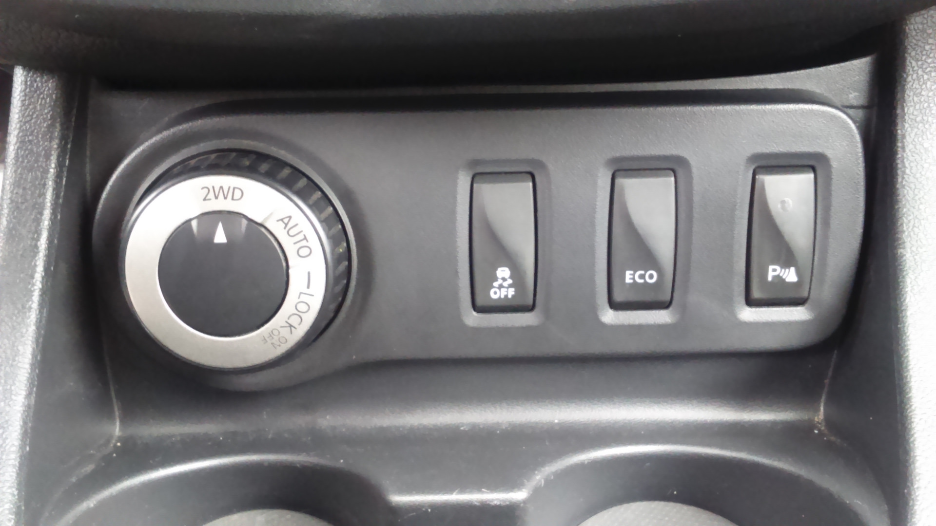 Кнопки дастер купить. Кнопка ESP Renault Duster. Кнопка Eco Рено Логан 2. Кнопка ЕСП Рено Дастер 1. Renault Duster кнопка парктроника.