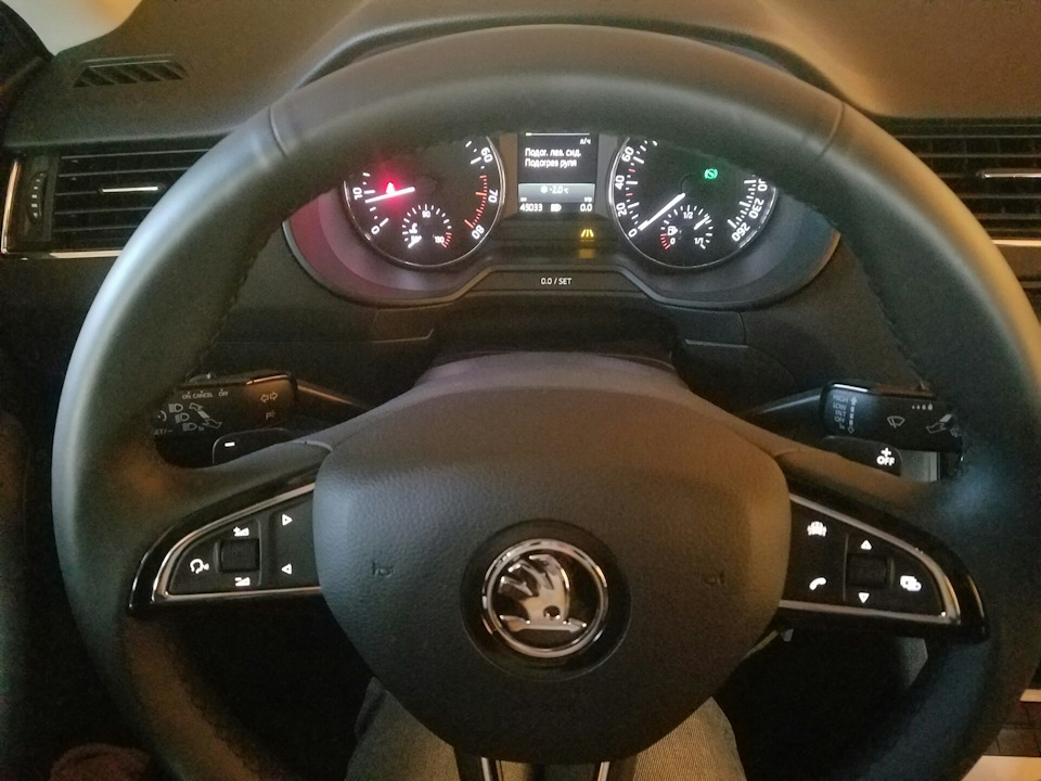 Установка руля с подогревом и лепестками акпп. Октавия А7 АКПП 16 г.в ...