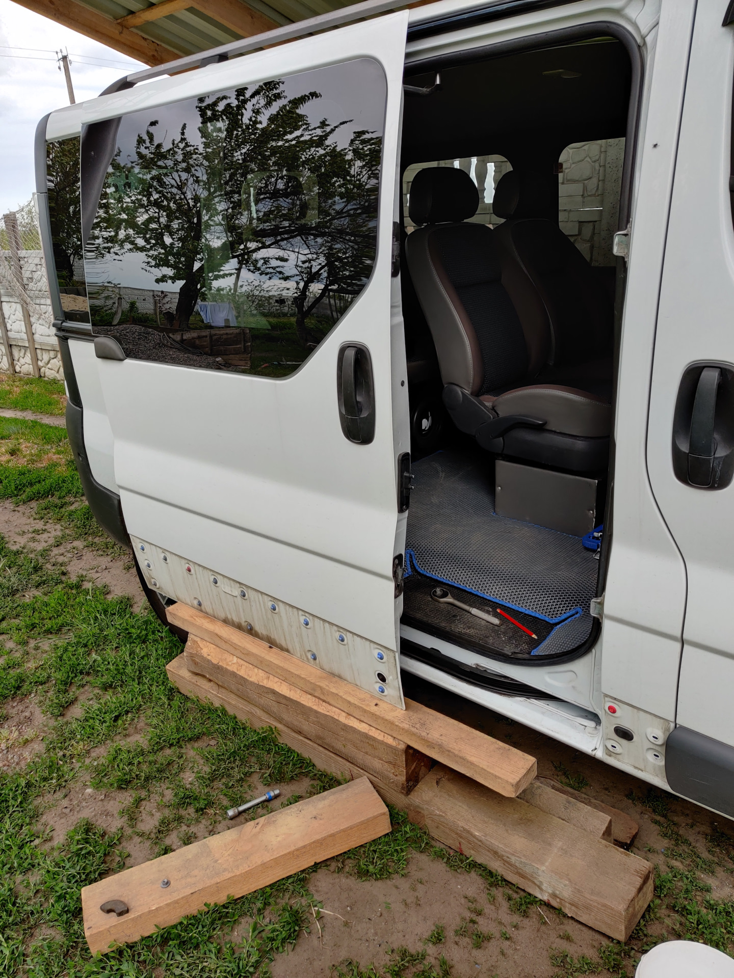 Приподнятие сдвижной двери. — Opel Vivaro (1G), 2 л, 2011 года | своими  руками | DRIVE2