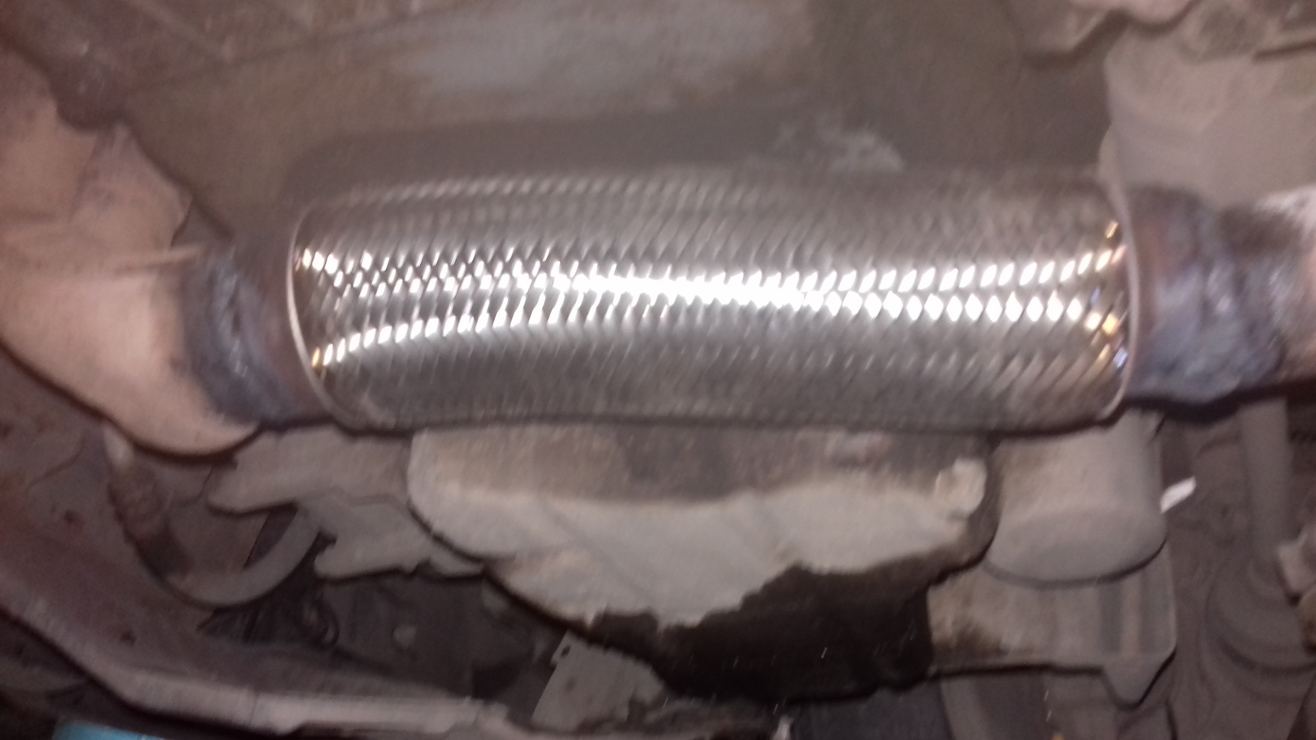 Глушитель mitsubishi outlander xl 2. Гофра митсубиси аутлендер. Выхлопная система митсубиси паджеро 4. Гофра митсубиси аутлендер. Гофра митсубиси аутлендер.