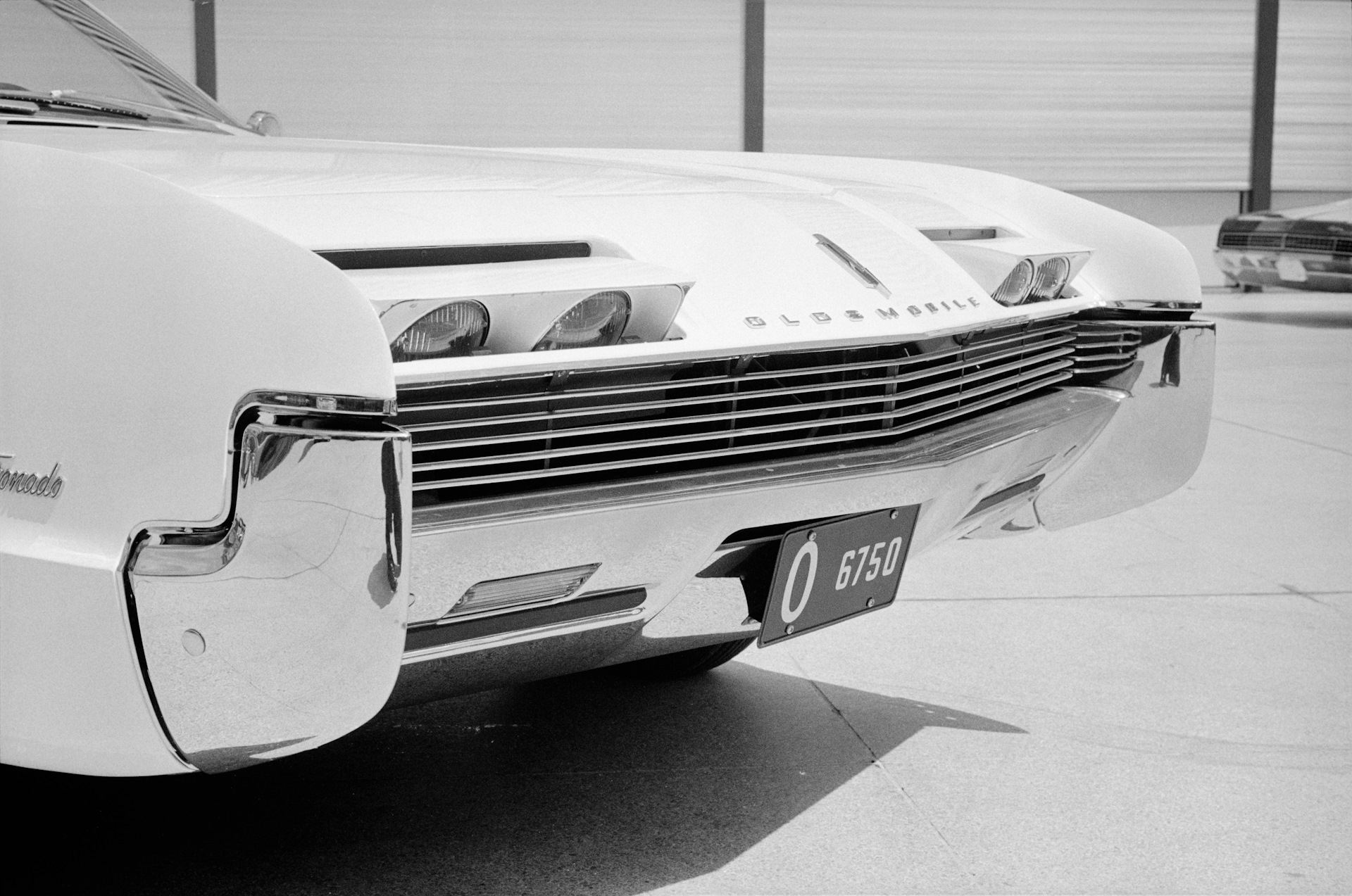 Фарах 19. Oldsmobile Toronado фары. Oldsmobile Toronado 1966 Headlights. Подъемные фары автомобиль. Фары Чайки.