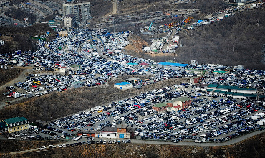 Машины из владивостока б у. Зелёный угол Владивосток. Зелёный рынок Владивосток. Зелёный угол Владивосток авторынок. Рынок зеленка во Владивостоке.