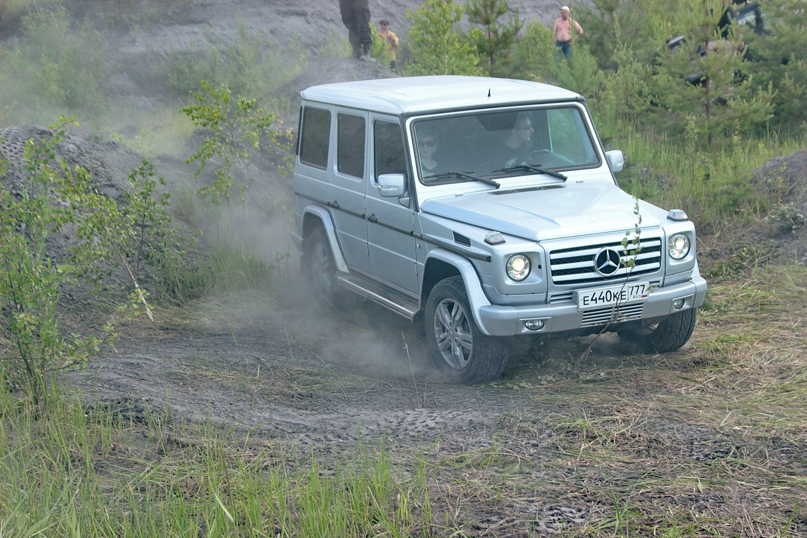 Toyota Prado vs Mercedes Benz g klasse