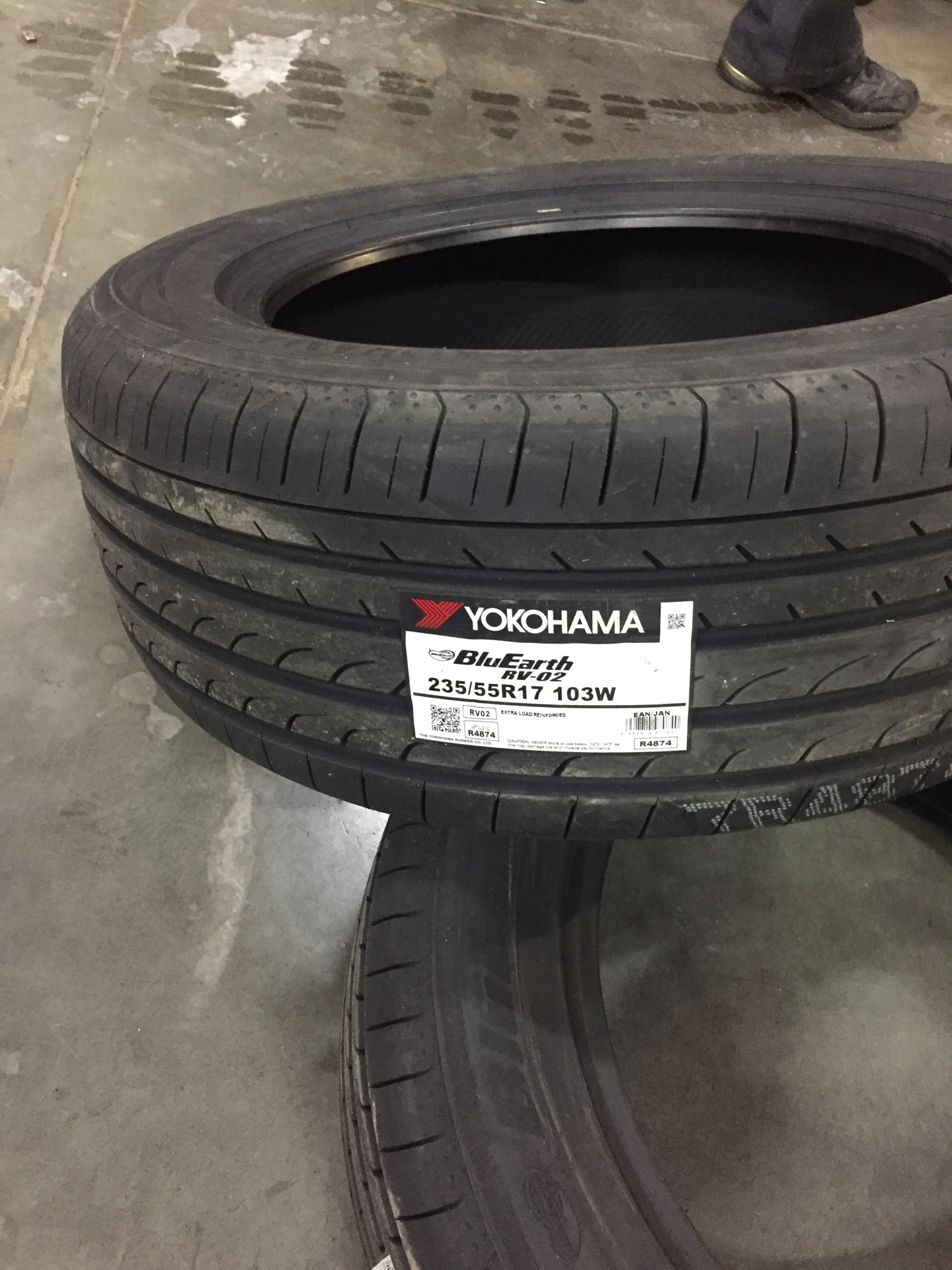 235 55 r17. 235-55-17 Yokohama rv02. Yokohama BLUEARTH RV-02 235/55 r17 103w XL.