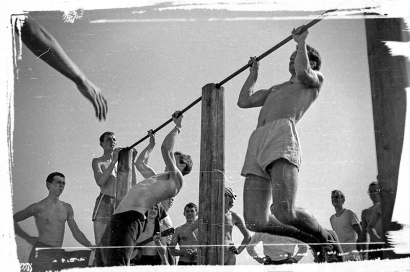 спортсмены на тренировке в 1950-х годах