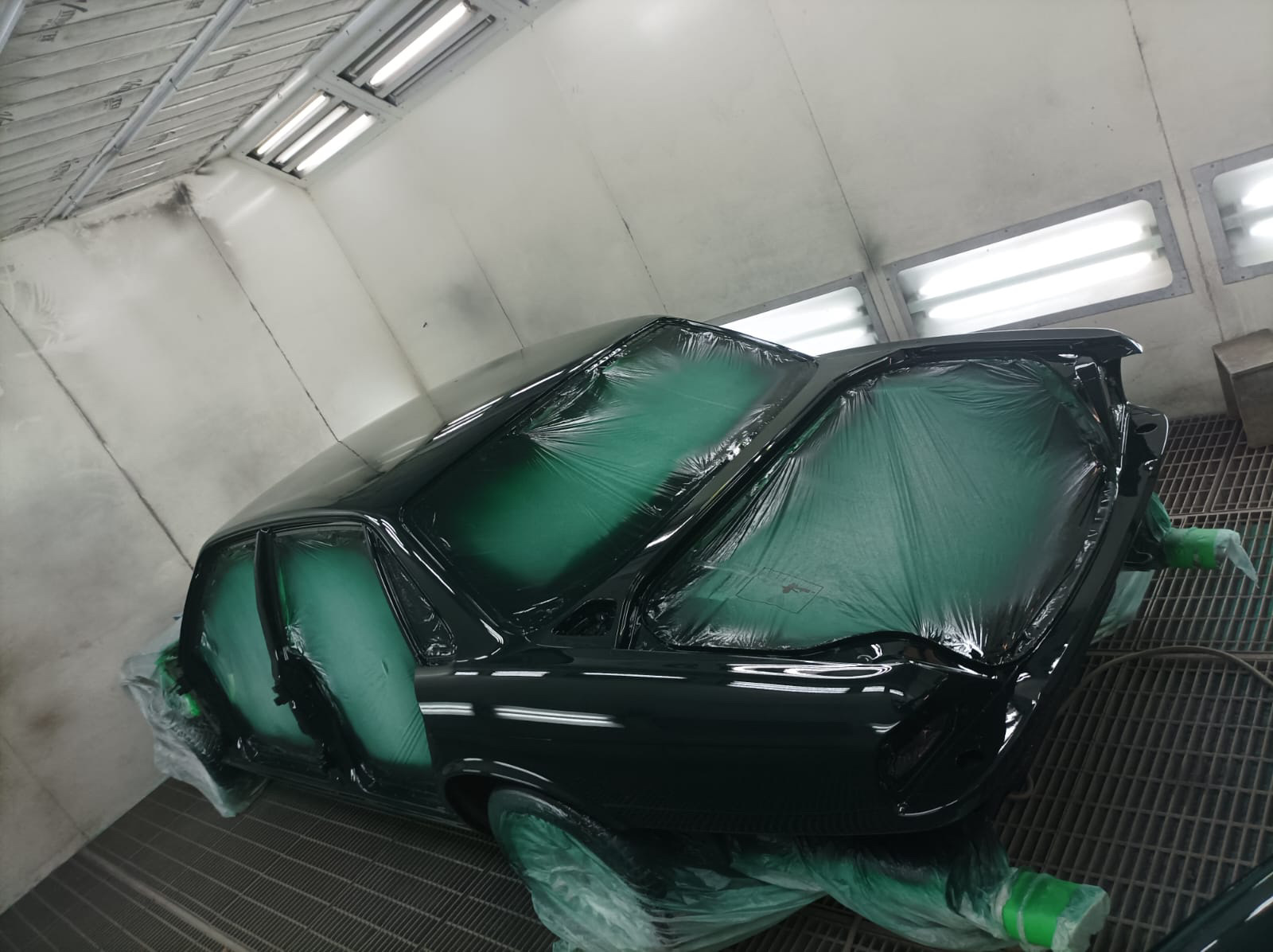 Ягуар готовится к сборке. — Jaguar XJR (X306/X308), 4 л, 1996 года ...