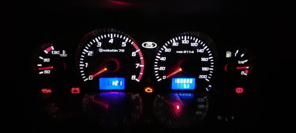 Приборная панель с двухканальным плавным розжигом, тест стрелок ...