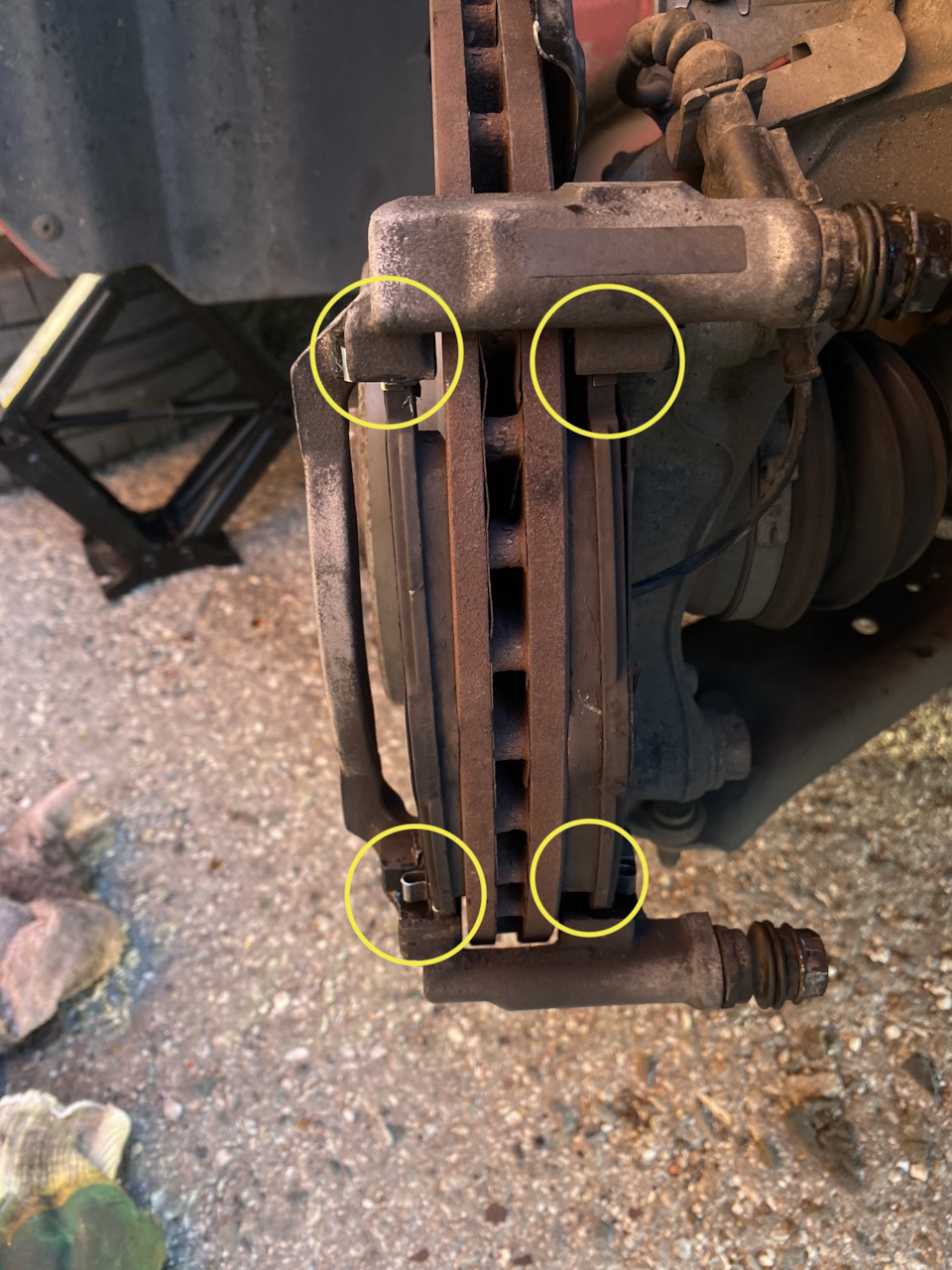 Скрип передних колодок — SEAT Leon FR (Mk3), 1,8 л, 2013 года ...