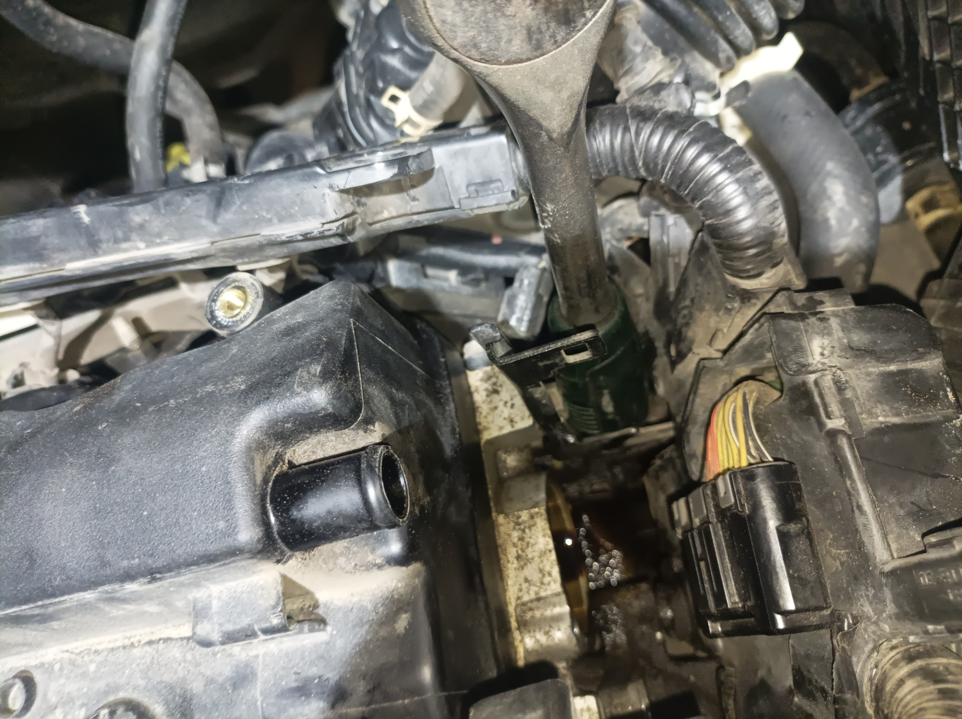 Замена уплотнительного кольца распредвала — Honda CR-V (RE), 2 л, 2008 ...