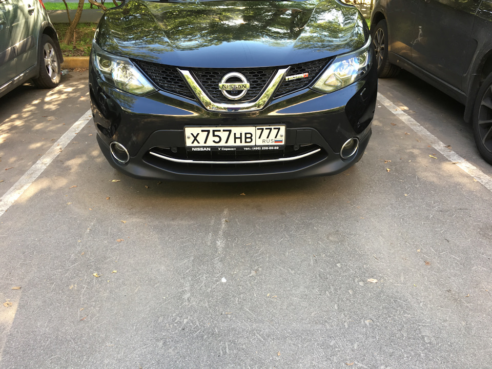 Хромированная накладка на решетку переднего бампера — Nissan Qashqai ...