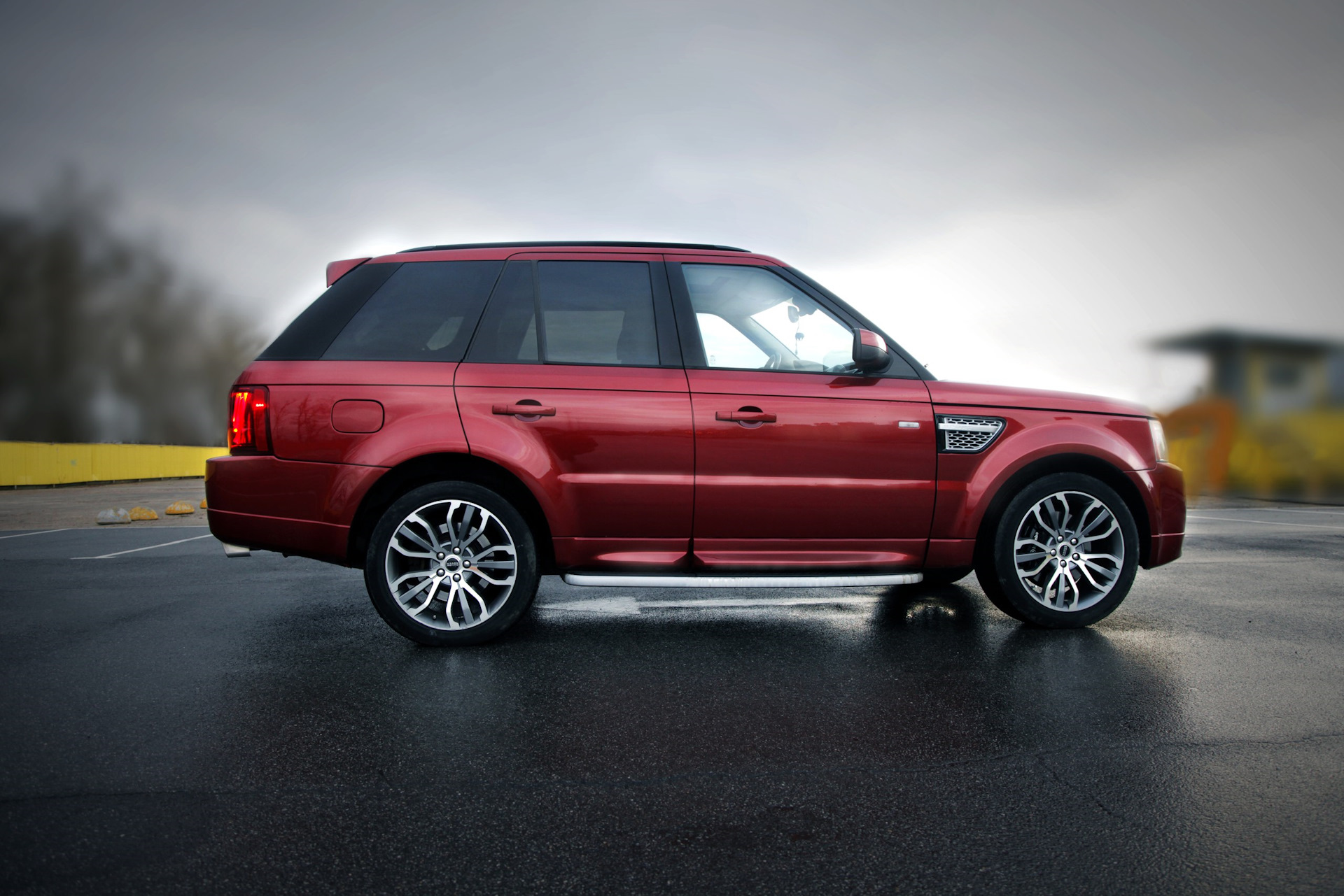 Range rover sport 2005. Range Rover Sport 2009. Range Rover Sport l320 Red. Range Rover Sport 2 поколения. Рендж Ровер спорт 2005-2009.