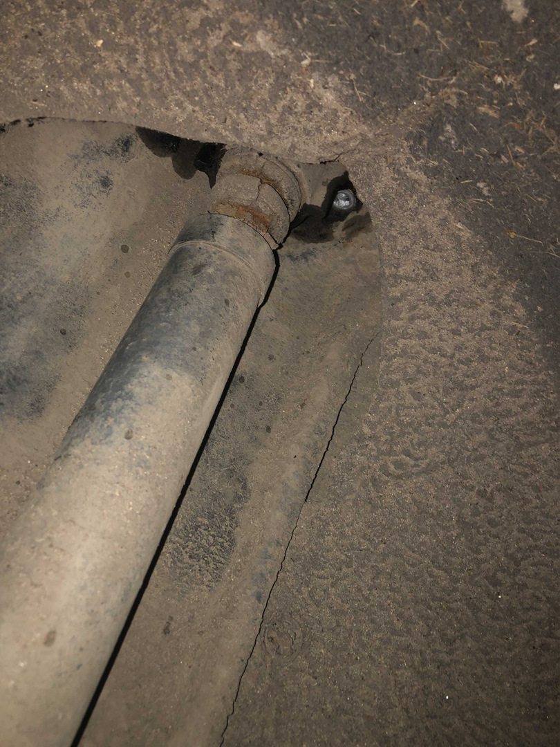 Отбойники амортизаторов — Ford Focus II Hatchback, 1,8 л., 2008 года ...