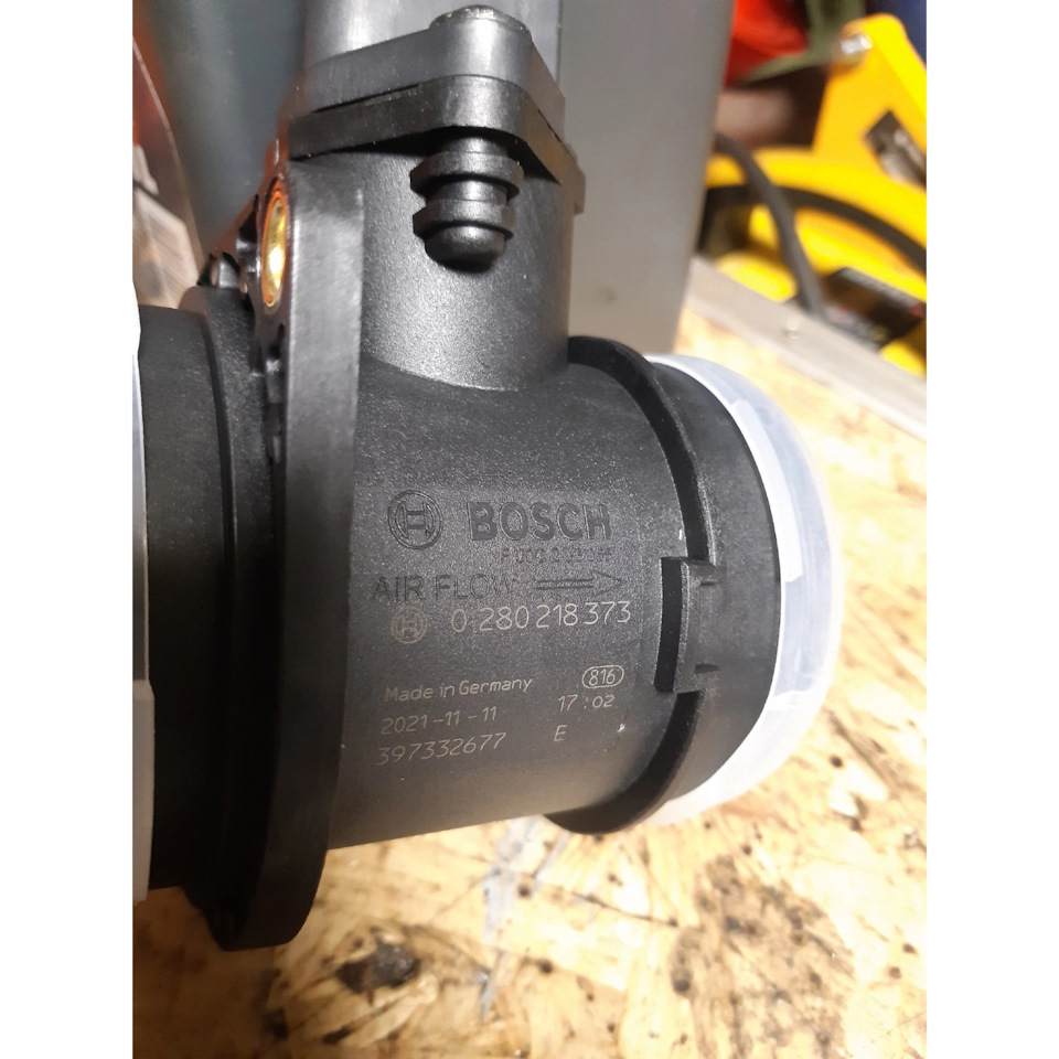 Замена ДМРВ (MAF sensor/G70) — Audi 80 (B4), 1,8 л, 1992 года