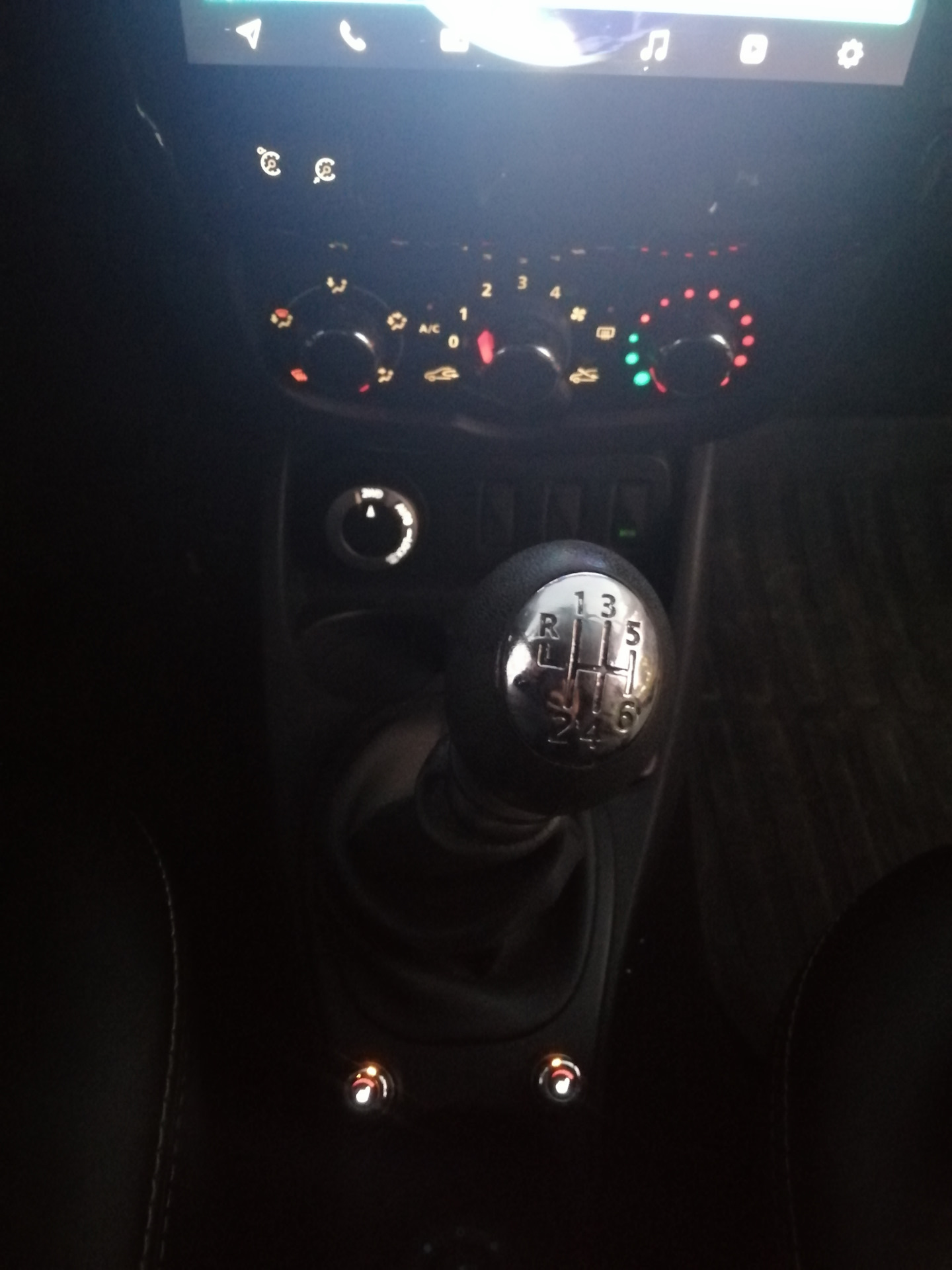 Подогрев сидений в рено дастер — Renault Duster (1G), 1,6 л, 2018 года ...