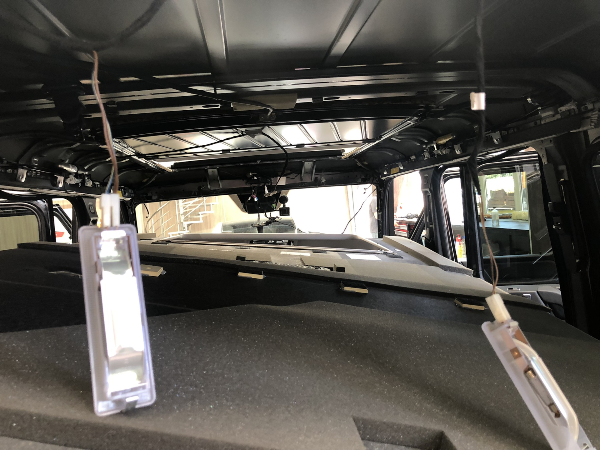 Вытяжка вмятин на крыше без покраски и устранение лязганья люка ...