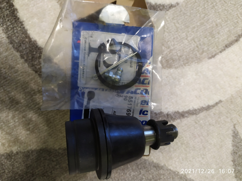 Поменяли масло в заднем мосту, нижнюю переднюю шаровую и масляный ...