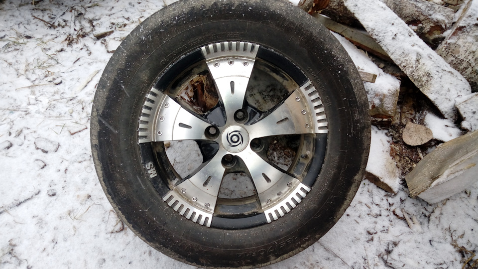 Шины летние Cordiant 185/70 R14, литые диски 14 4x98 на Lada Гранта (1G ...