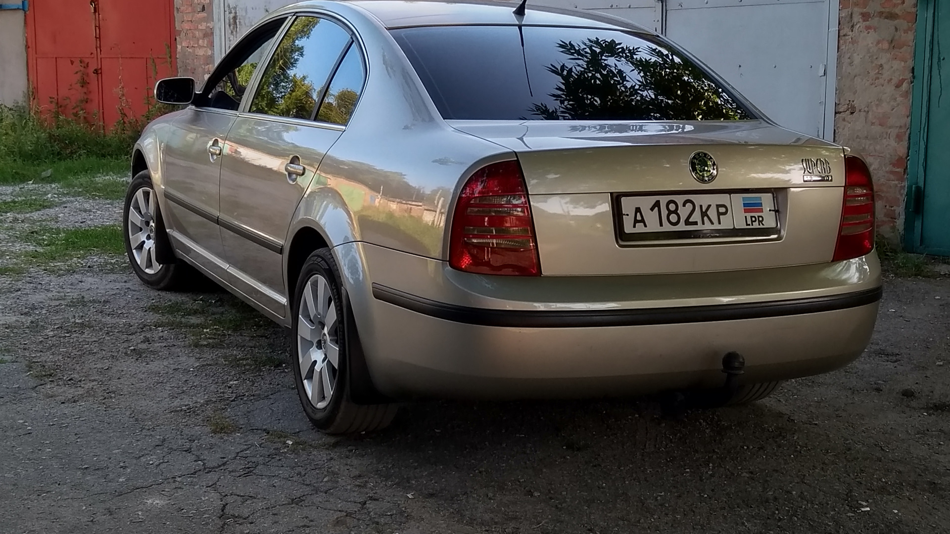 Суперб 2005. Шкода Суперб 2005. Skoda Superb 2005. Фольксваген Суперб 2005 г фото. Где находится звуковой сигнал у машины Шкода Суперб 2005 года.