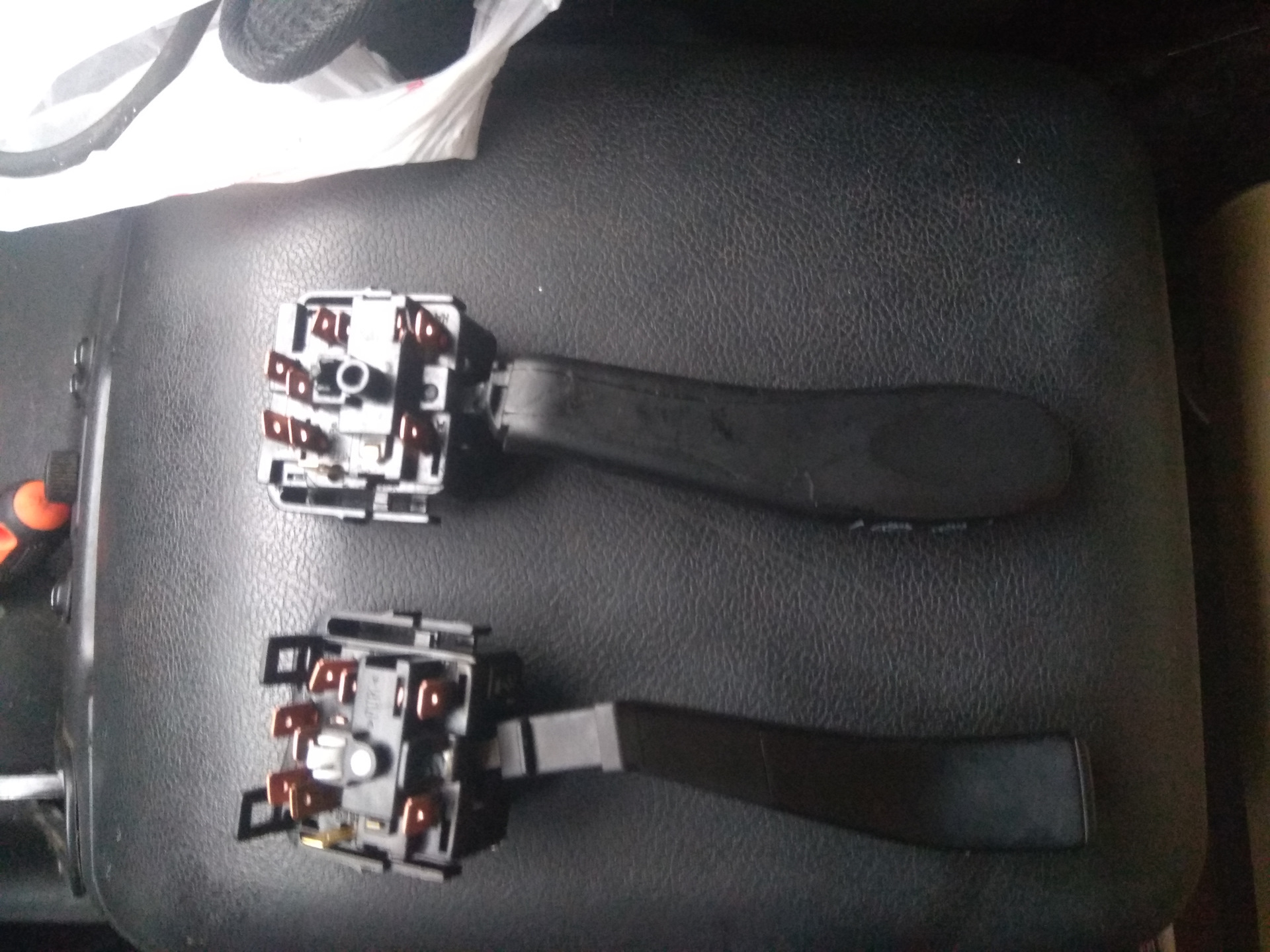 Подрулевые переключатели уаз хантер. 3163-3709005. Подрулевой переключатель уаз 469. Подрулевые переключатели уаз подключение. Подрулевые переключатели уаз 2206.