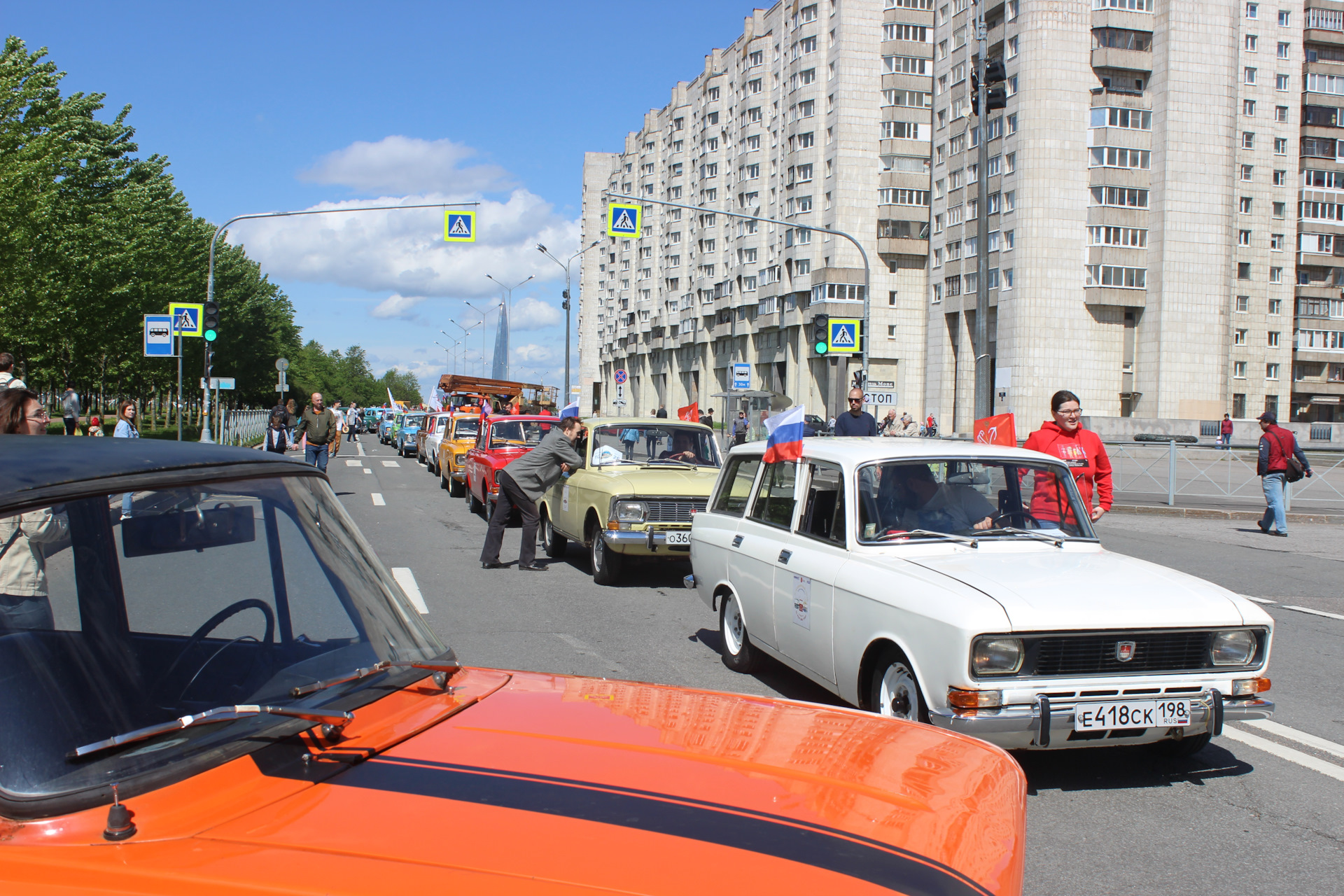 86. Майский ретро-парад в СПБ — Москвич 412, 1,5 л, 1974 года | путешествие  | DRIVE2