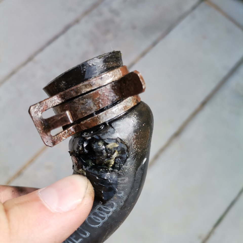 Audi 80 b4 моно. Лопнул патрубок Охлаждающей жидкости — Audi 80 (B4), 2 ...