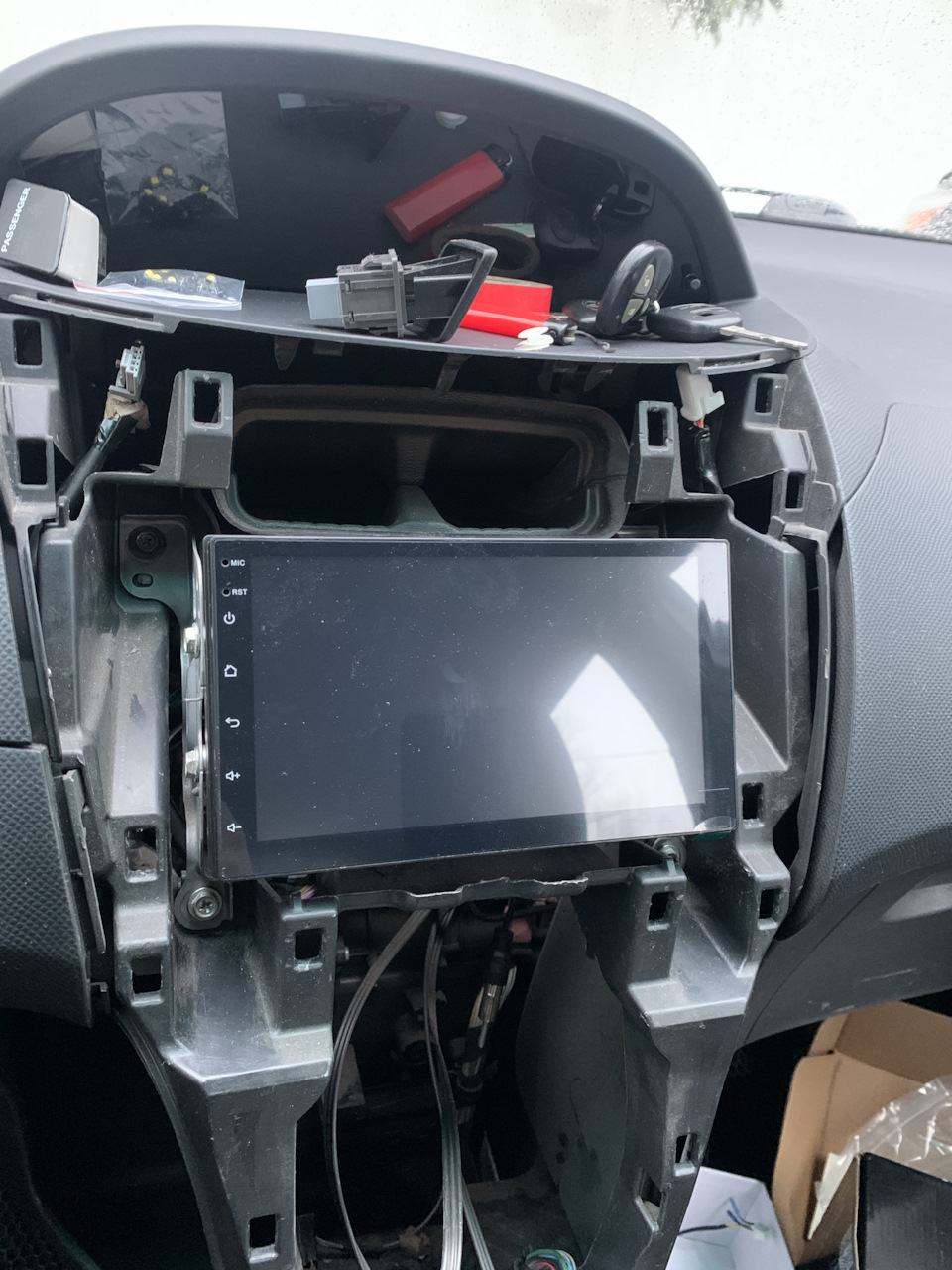 Установка поместу — Toyota Yaris (p2)