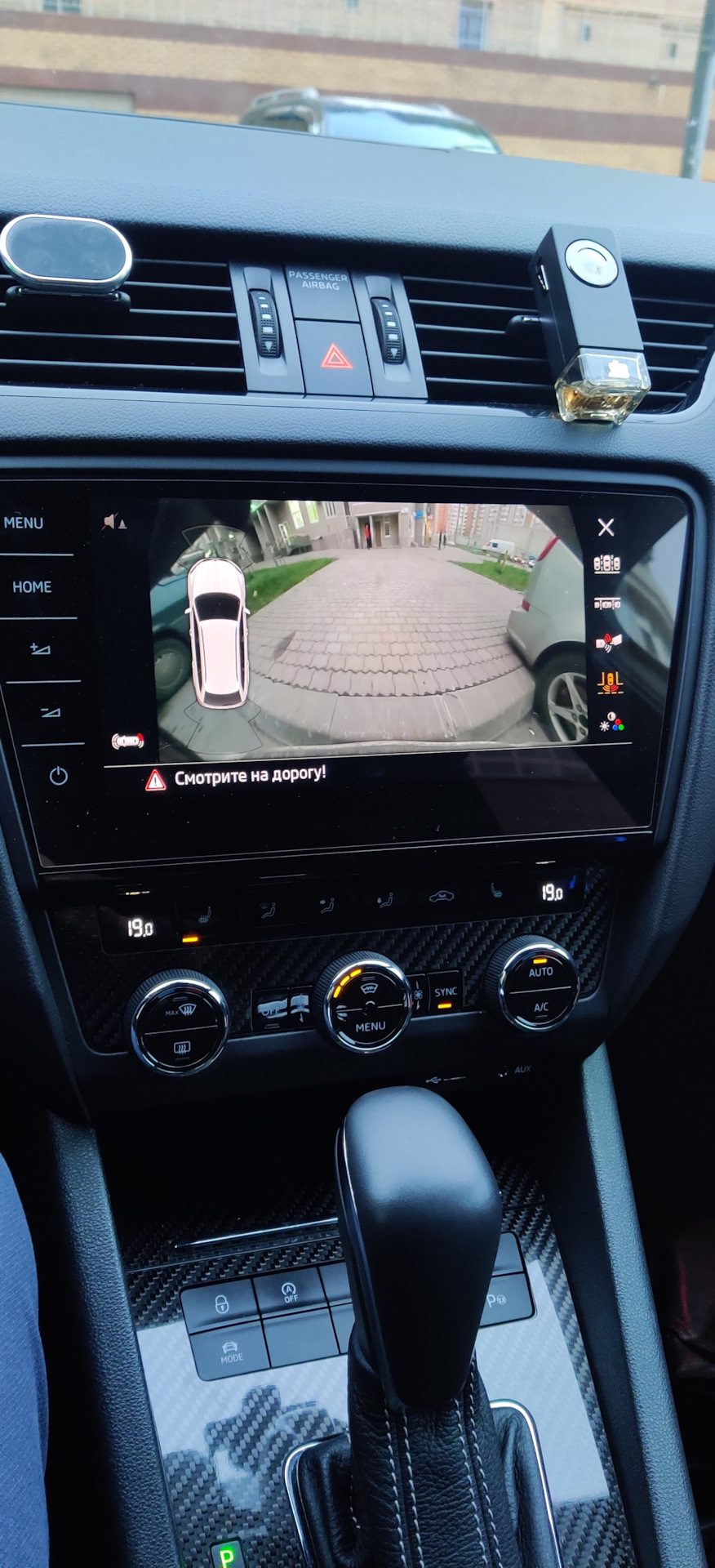 Камера заднего вида с омывателем. — Skoda Octavia Combi A7 Mk3, 1,8 л ...