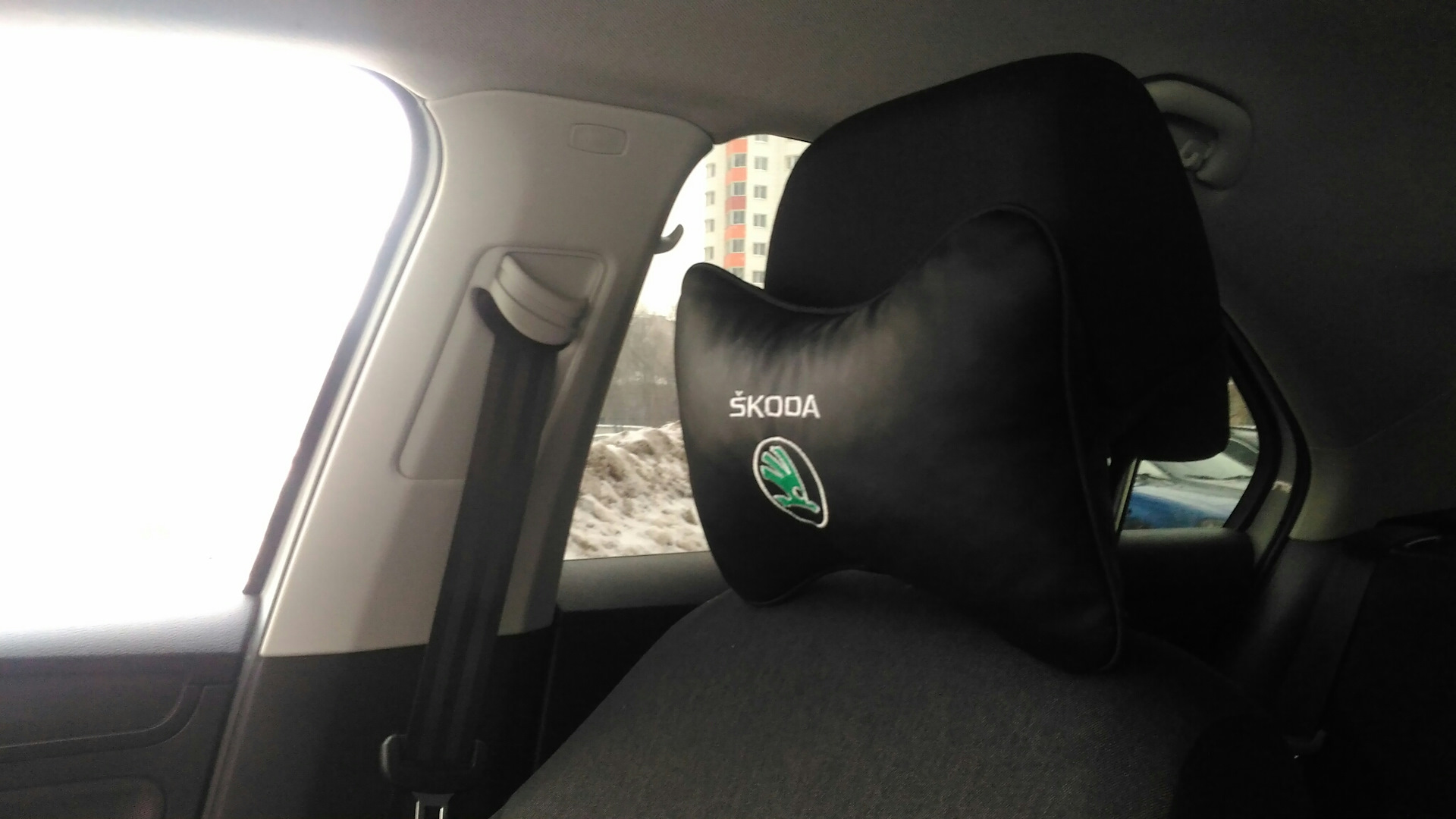 Подушка подголовник Skoda автомобильная Skoda